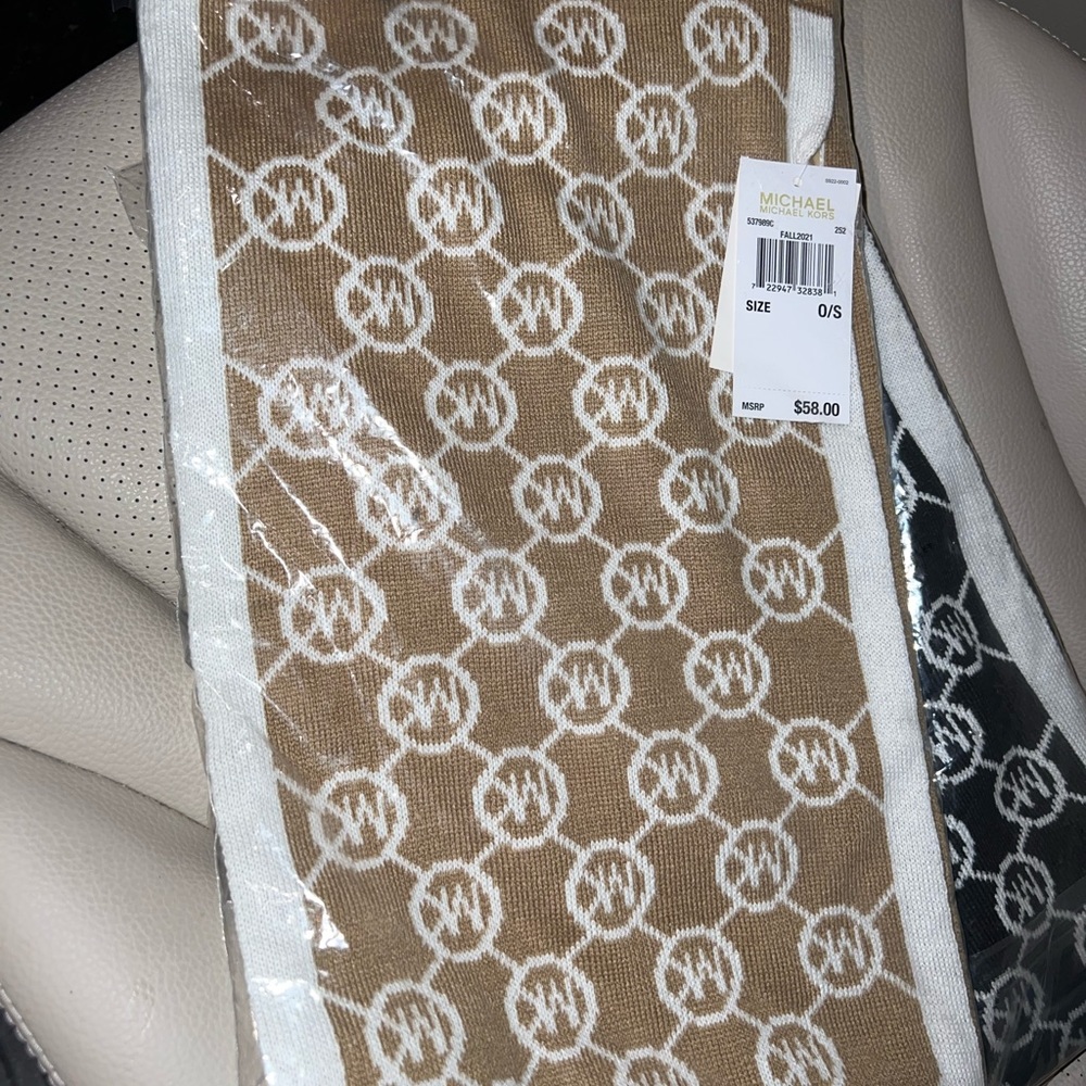 Authentic Michael Kors logo winter scarf
